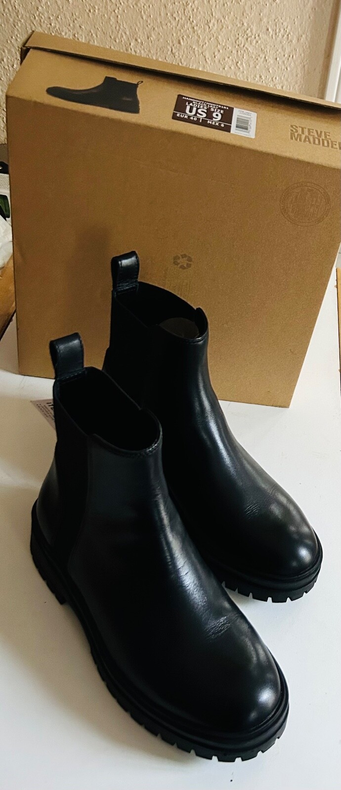Steve Madden Women’s Handout Black Elastic Gore Chelsea Leather Boots NEW IN BOX