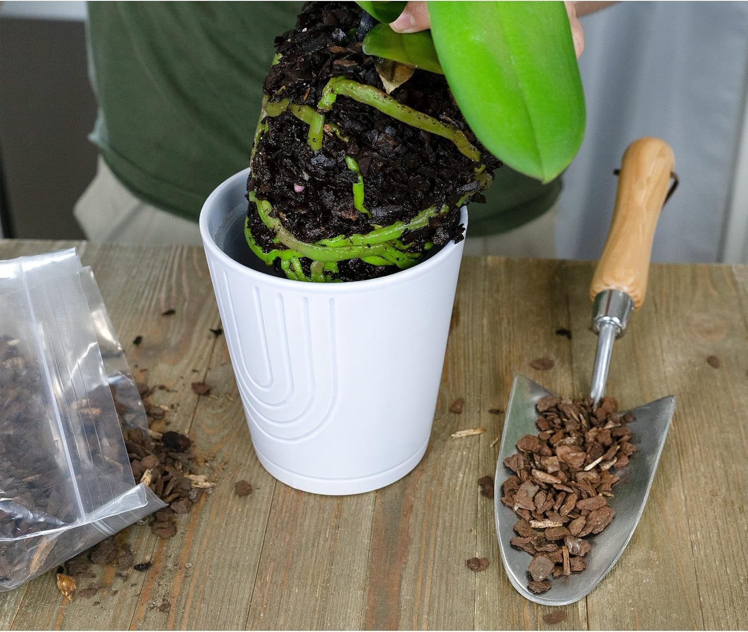 Long-Lasting Organic Orchid Bark – 4 Quarts Ideal for Potting and Repotting