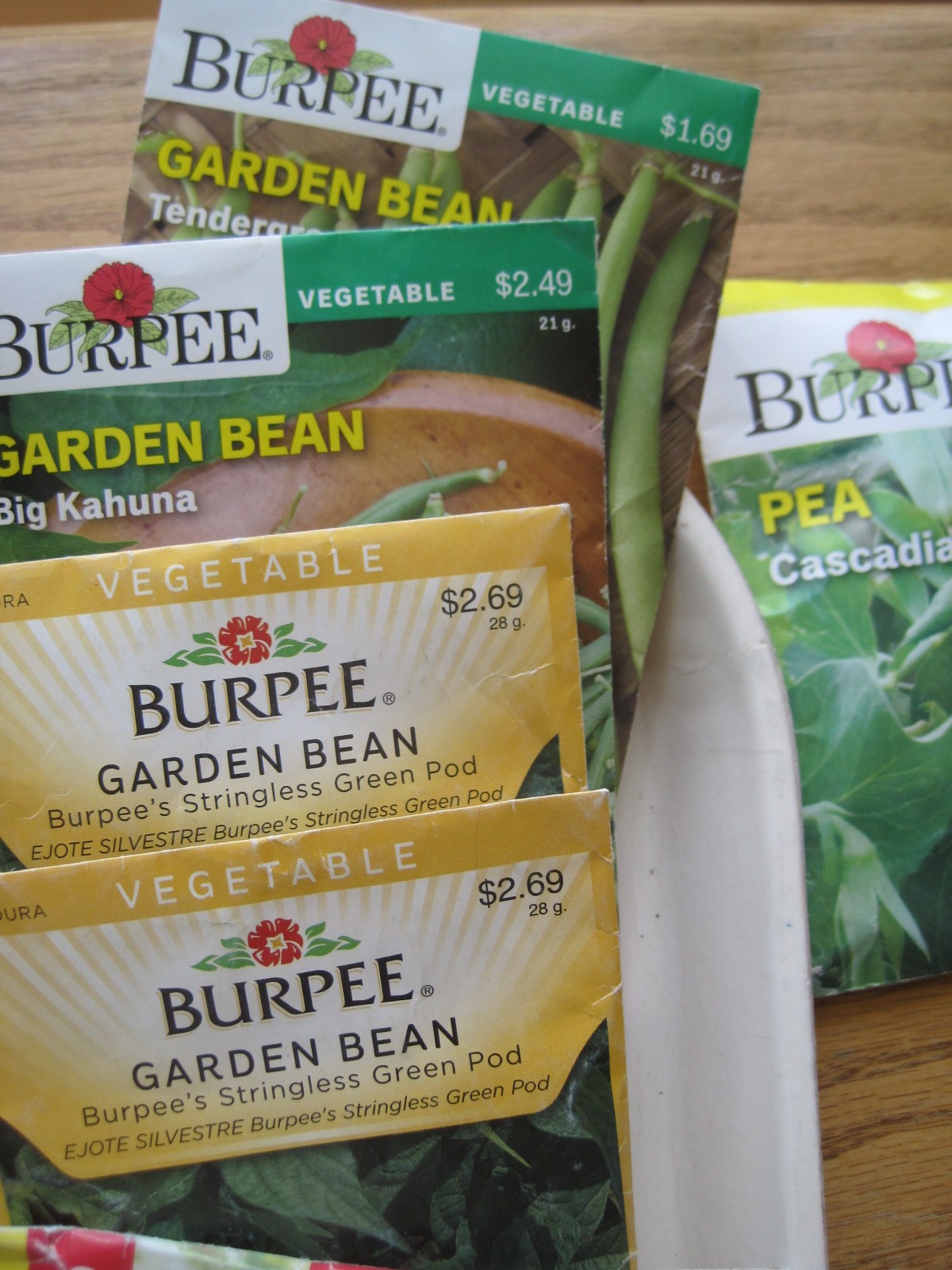 Large Lot 51 Sealed but Expired Vegetable Seeds Beans Greens Herbs Tomatoes ++