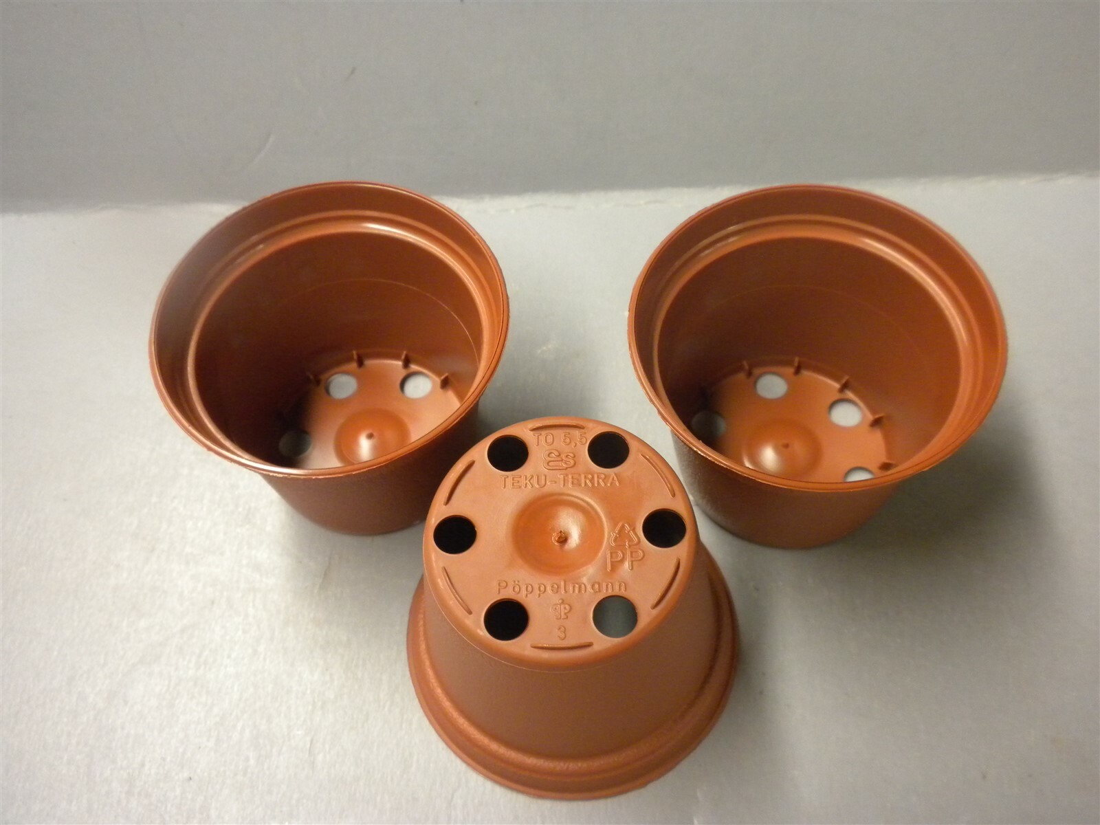 50 2 1/4 INCH TERRA COTTA PLASTIC AFRICAN VIOLET/STREPTOCARPUS POTS
