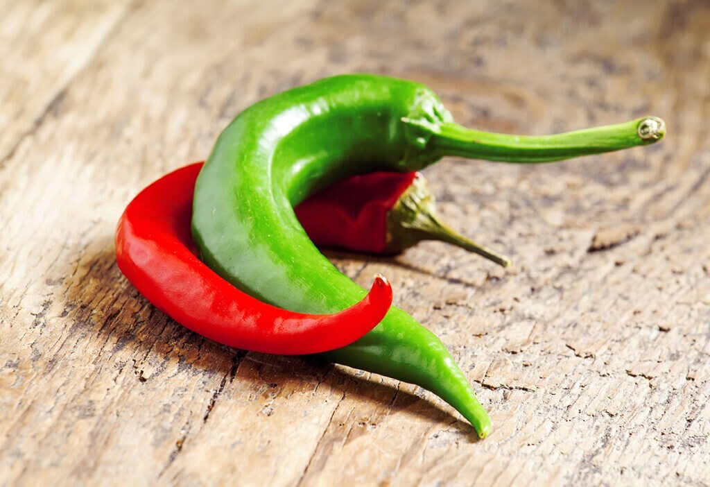 RARE✿ NEW! Heirloom Cowhorn Hot Pepper 15 Seeds ●Medium Heat