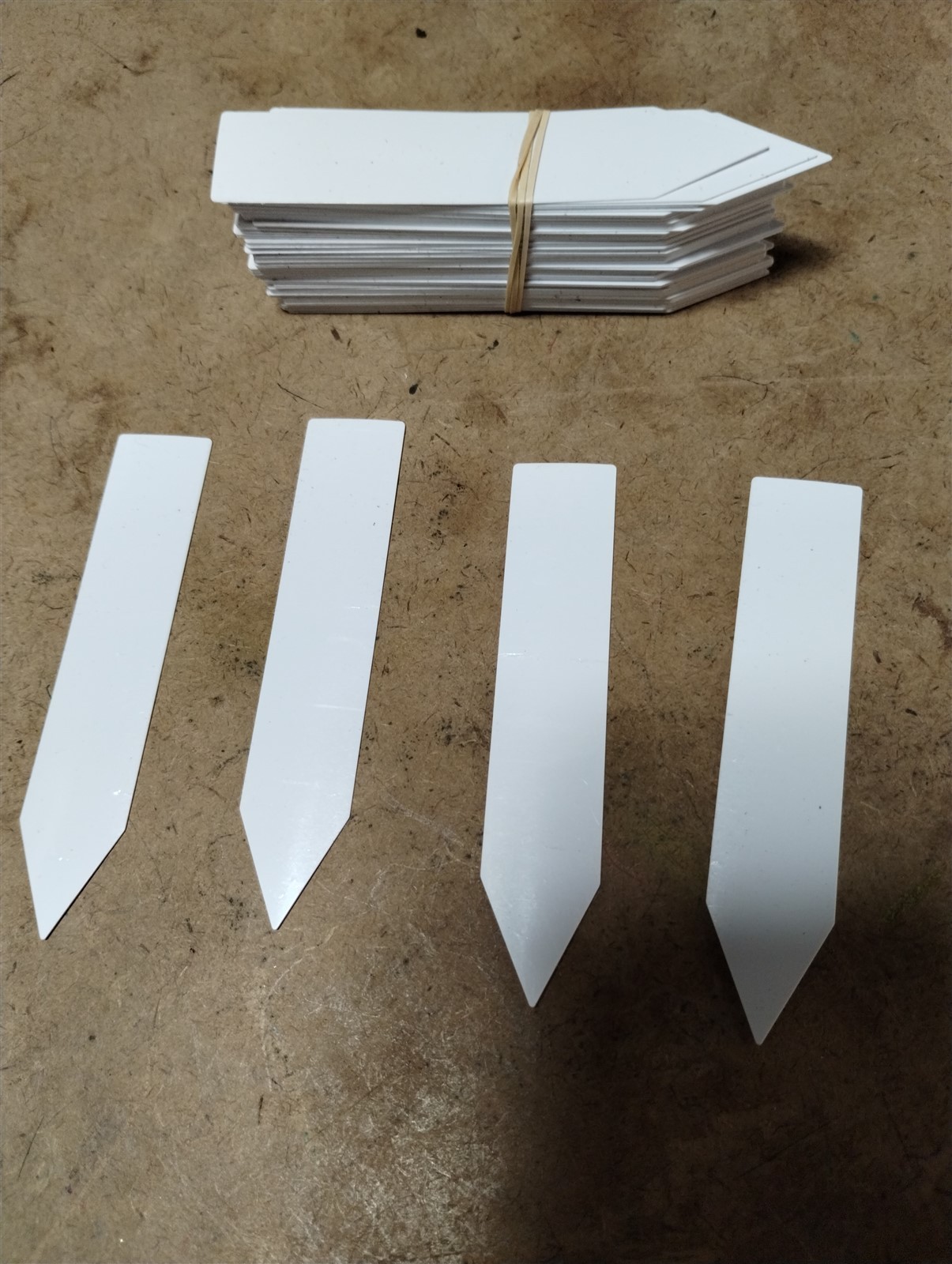 100 PIECE 4 INCH WHITE PLASTIC PLANT TAGS LABEL MARKERS GARDEN NURSERY-AV REL.
