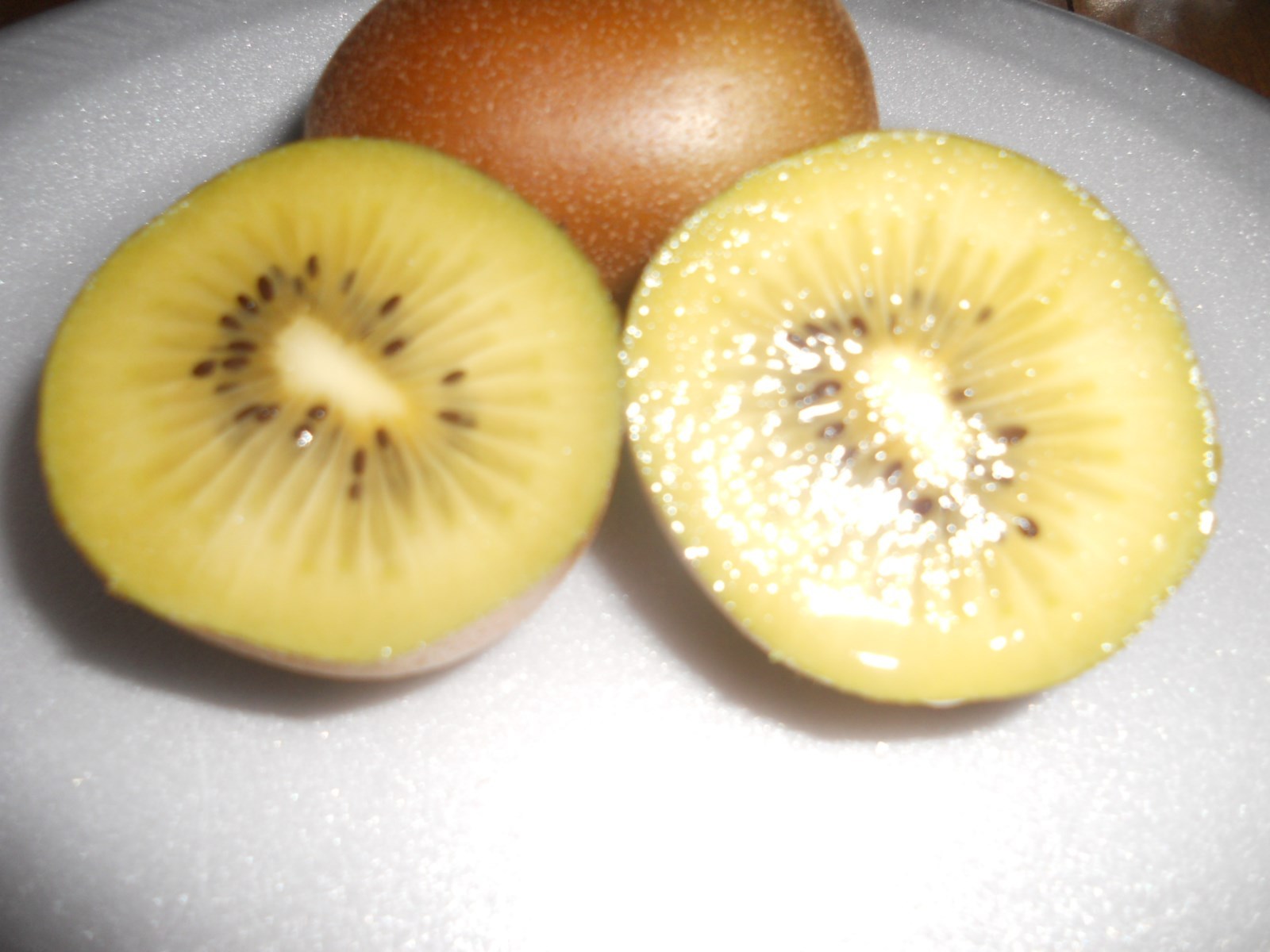 Golden Kiwi Fruit Seeds 10 Seeds Hardy Zone 7-11 SWEET TASTE! COMB. S/H