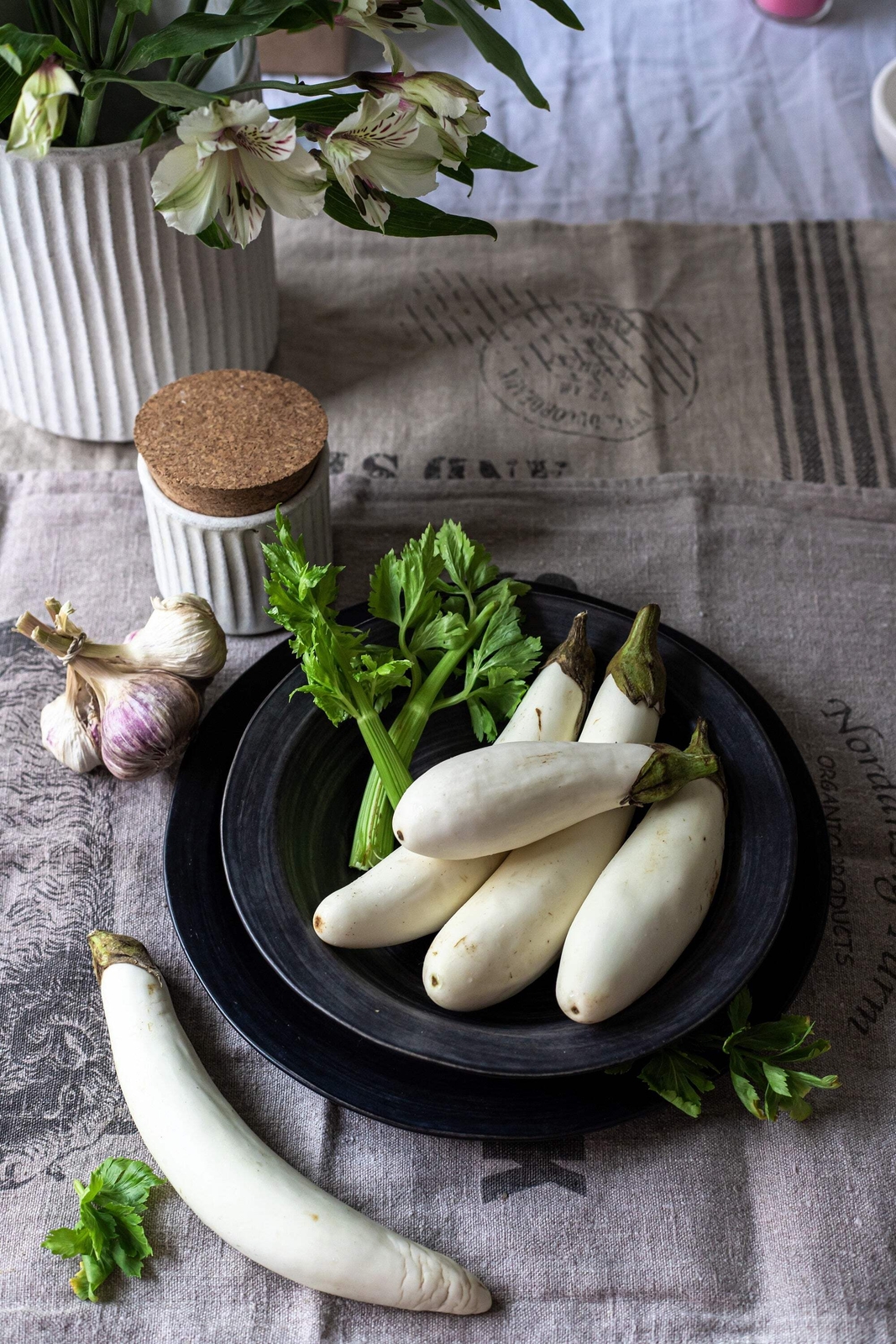 40 White Star FINGER FRUIT EGGPLANT Solanum Melongena Aubergine Vegetable Seeds
