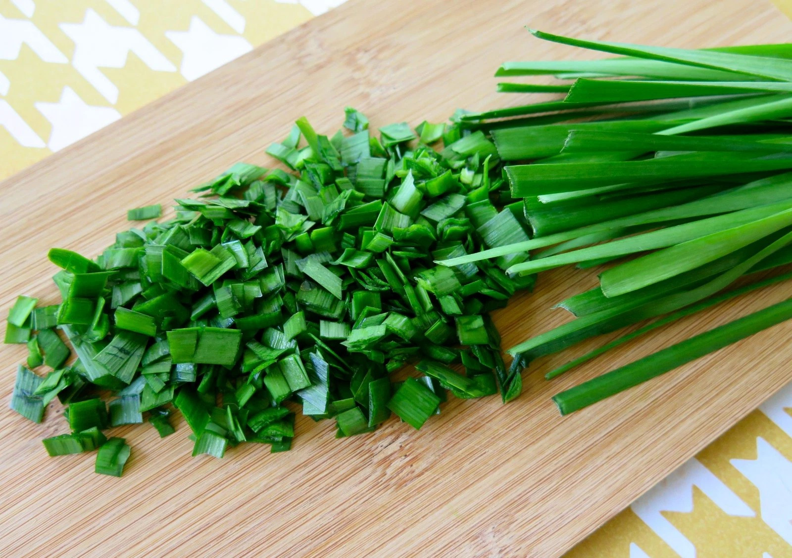 200+ Garlic Chives Seeds —- Perennial ————- Organic — Heirloom